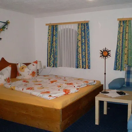 Haus Sonnenhang בית הארחה 3*